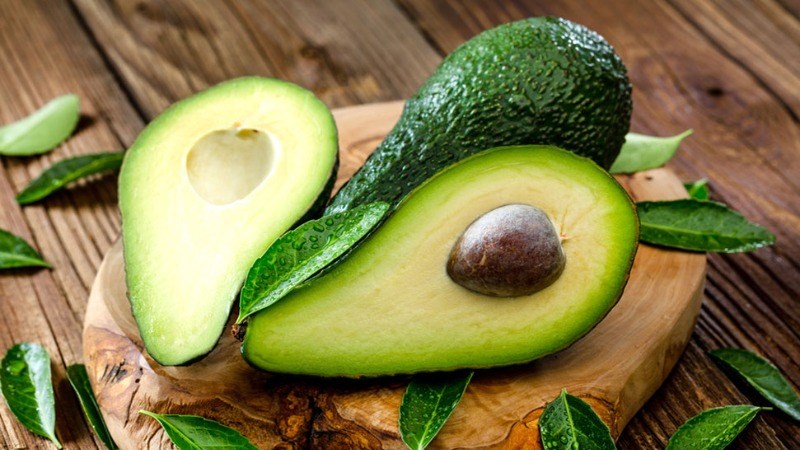 Quả bơ bao nhiêu calo? Giá trị dinh dưỡng của quả bơ và ăn bơ có béo không?