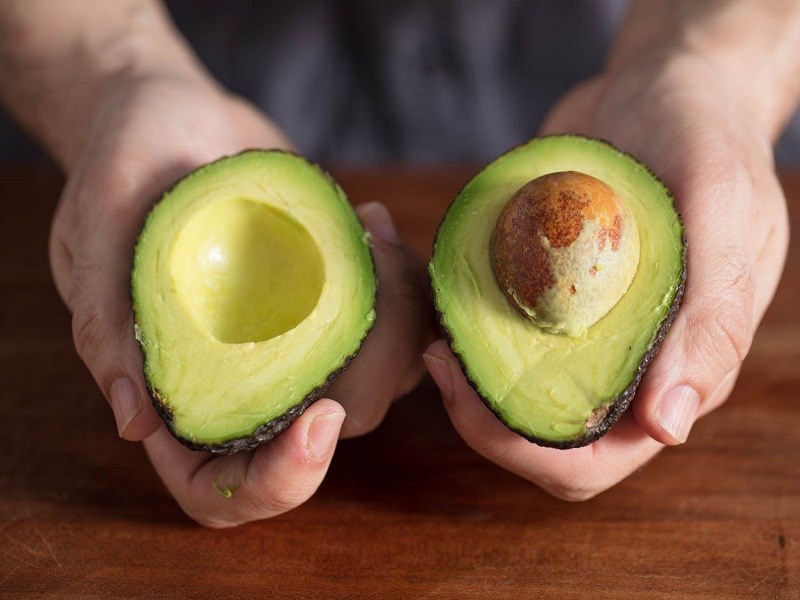 Quả bơ bao nhiêu calo? Giá trị dinh dưỡng của quả bơ và ăn bơ có béo không?