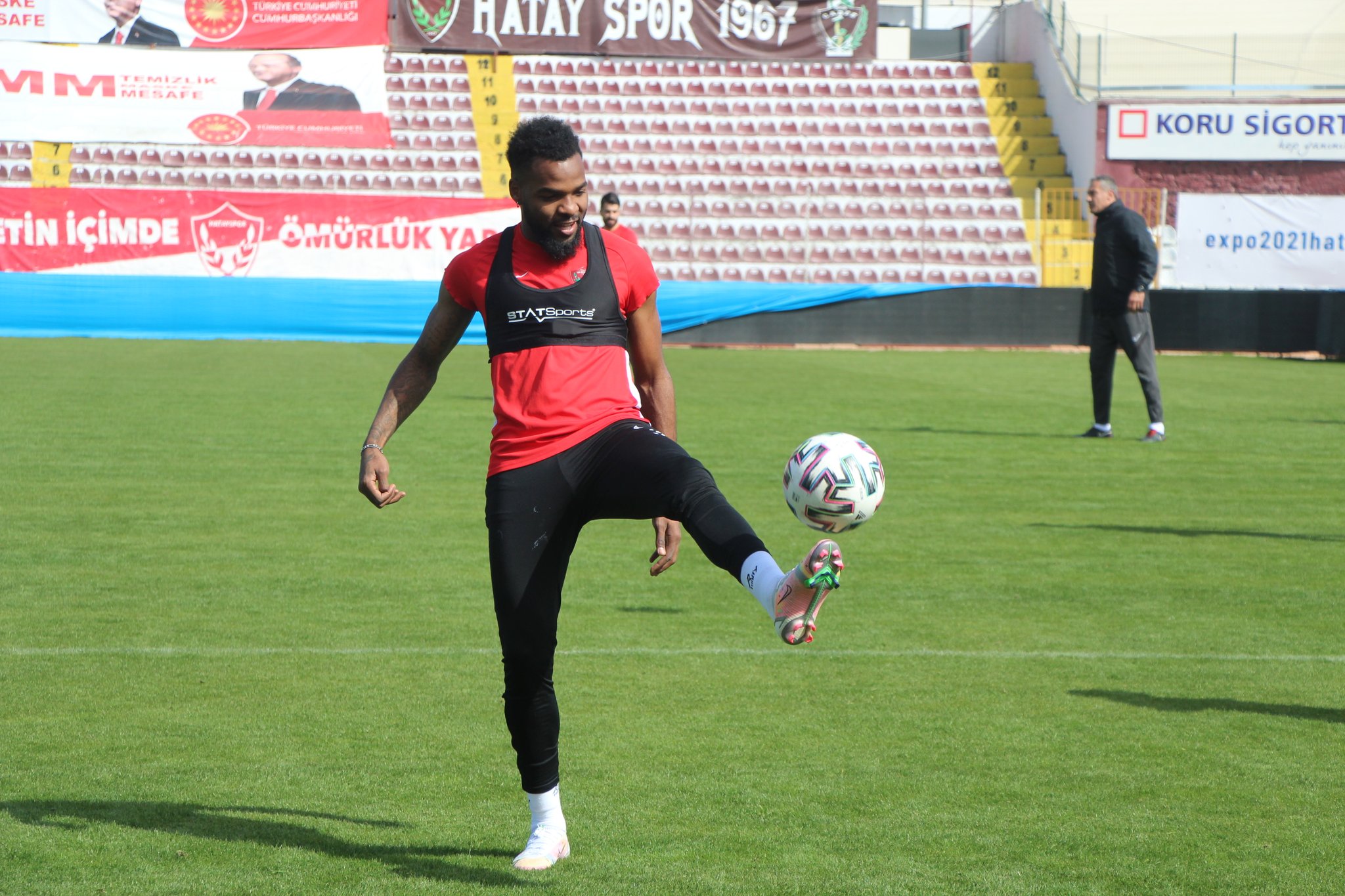 Aaron Boupendza désormais négatif au Covid 19 -