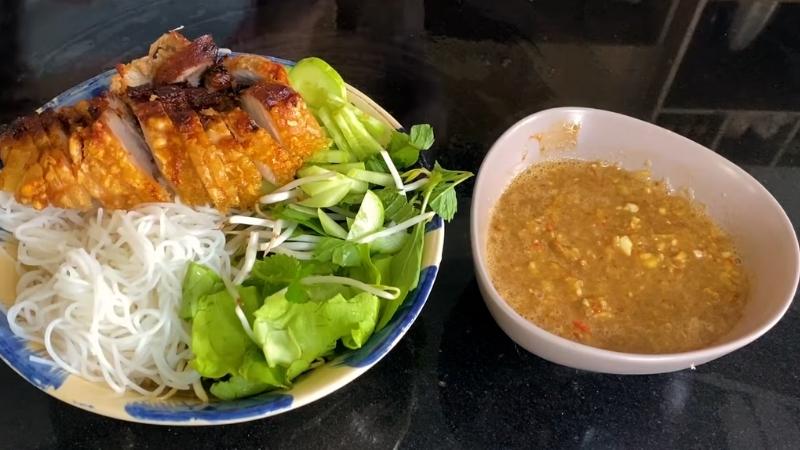 Cách làm bún thịt nướng chấm nước mắm thơm ngon chắc chắn sẽ ghiền