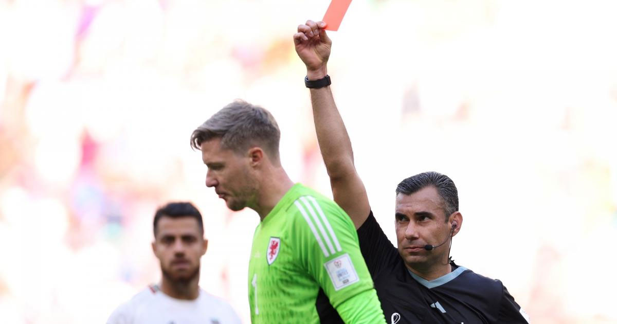 Thủ môn ĐT Xứ Wales 'mở hàng' thẻ đỏ tại World Cup 2022