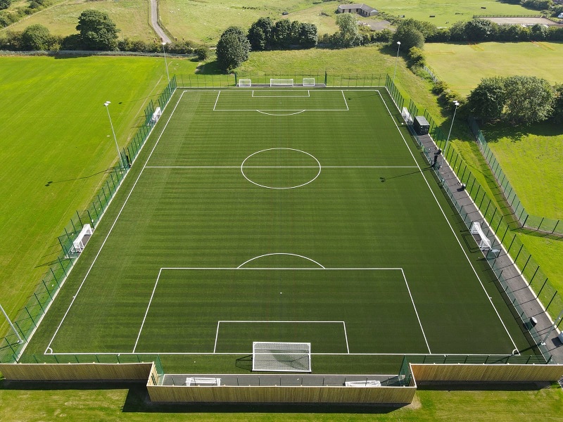 Sân bóng trong bóng đá là gì và những điều cần biết?