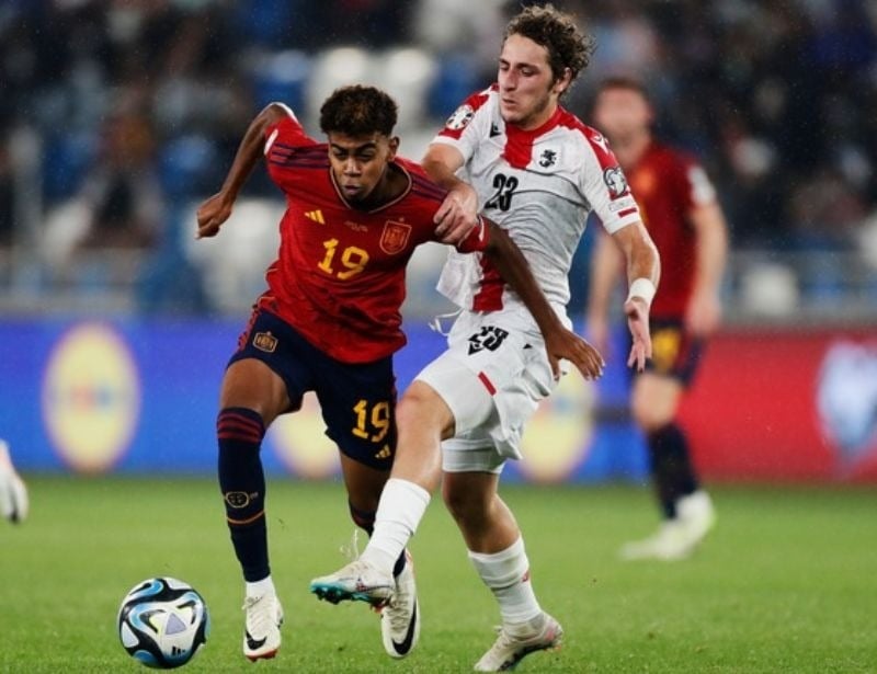 Hậu vệ là gì? Mọi điều về vị trí hậu vệ trong bóng đá | Sport9 Việt Nam