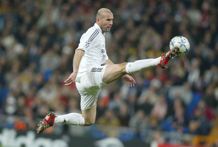 Khám phá kỹ thuật kiểm soát bóng trên không hiệu quả nhất hiện nay