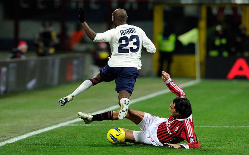 Hậu vệ biên là gì? Yêu cầu và nhiệm vụ của một hậu vệ cánh