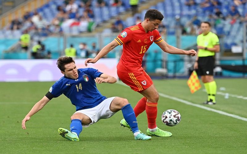 Hậu vệ biên là gì? Yêu cầu và nhiệm vụ của một hậu vệ cánh